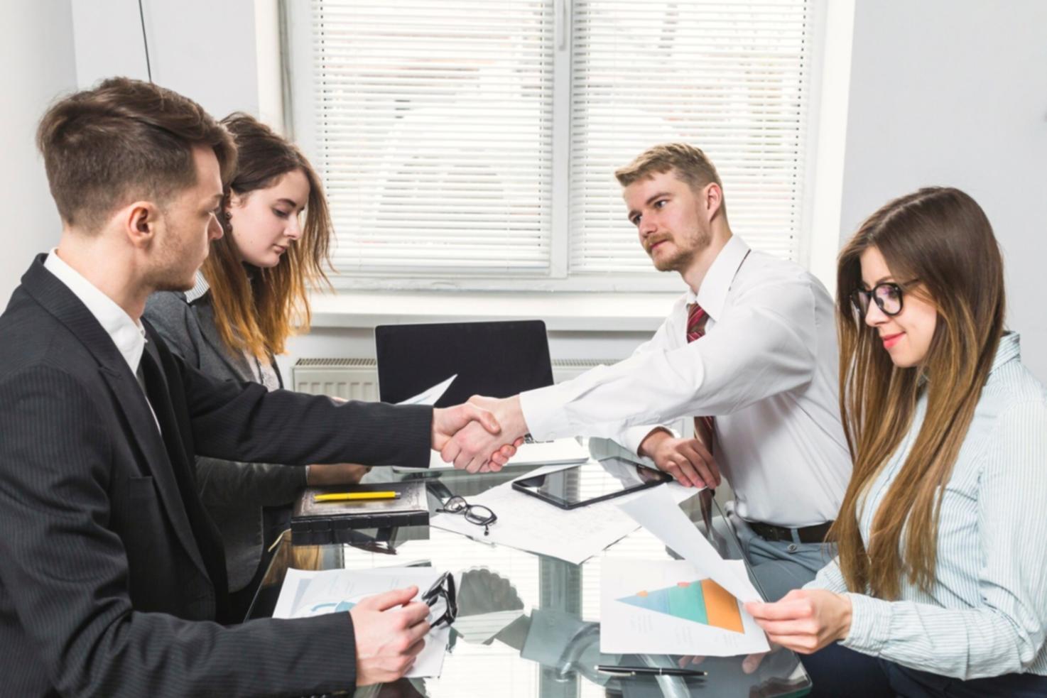 Séance de travail collaboratif avec clients